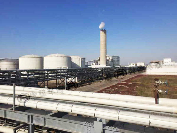 電伴熱帶在管道上現(xiàn)場安裝實(shí)物圖片